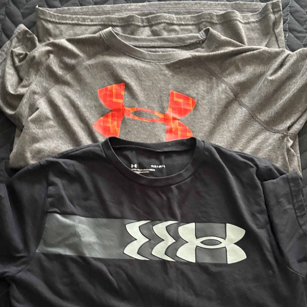 Under Armour Men's Gray and Black Tees with Red Accents